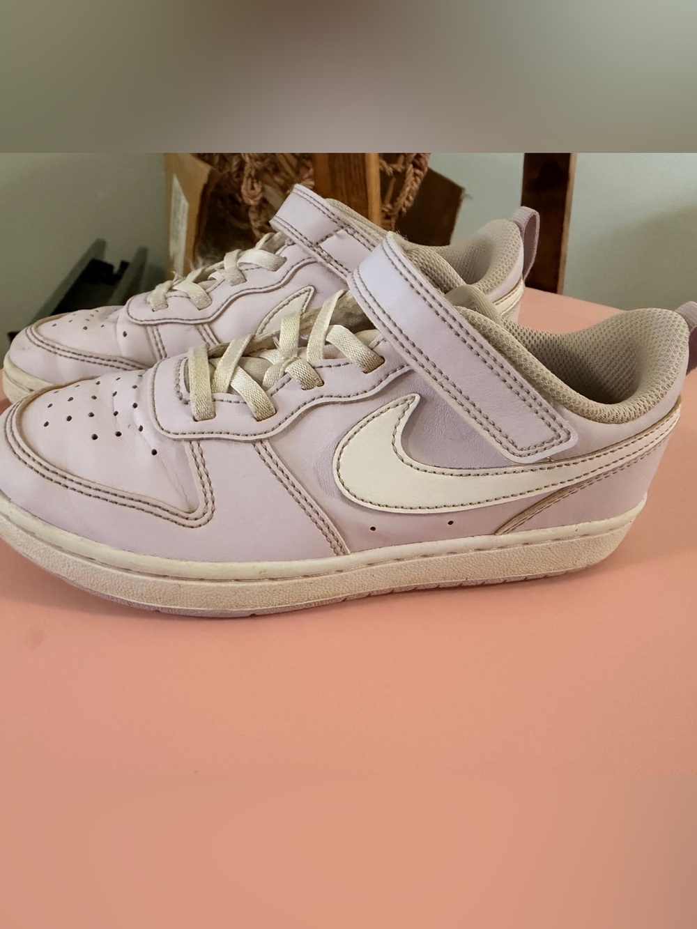 Nike Kids' Light Purple & White Velcro Lace Sneakers